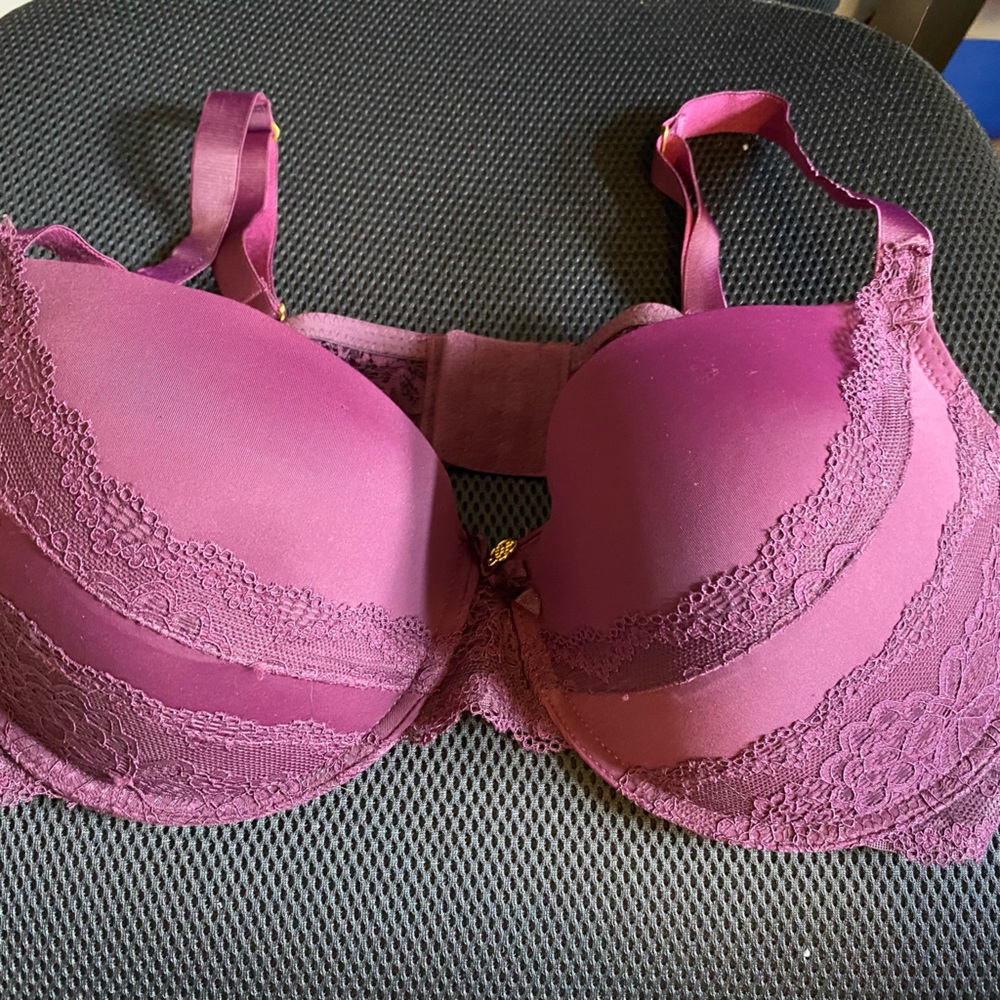 Bra 42D Daisy Fuentes Lightly Padded Plum Purple Beautiful Quality Never Worn